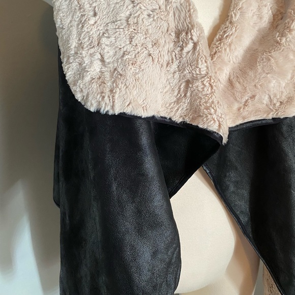 RARE - Black Milk Wanderer Vest / Vegan Shearling - Picture 5 of 8